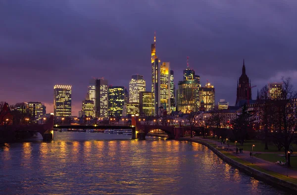 Frankfurt Main Duitsland Skyline Van Stad Tijdens Blauw Uur — Stockfoto