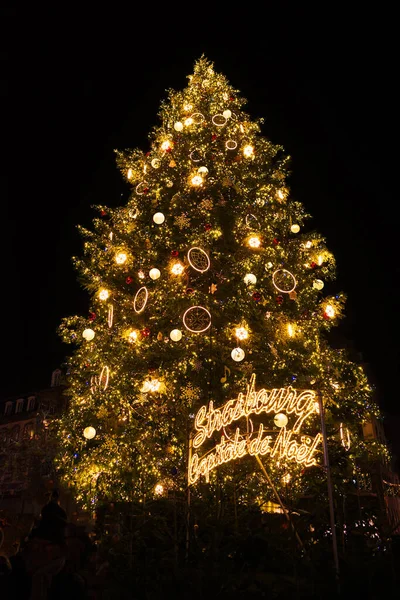 Christbaum Und Neujahrsschmuck Auf Einem Traditionellen Adventsmarkt Straßburg Frankreich Englische — Stockfoto
