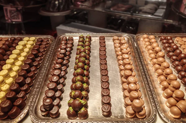 Deliziose Praline Cioccolato Nel Negozio Dolciumi Zurigo — Foto Stock