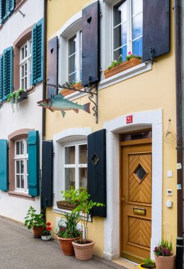 Liestal, İsviçre - Mai 10, 2023: Tarihi Liestal kasabasının eski mimarisi