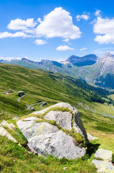 Widok Panoramiczny Przełęcz Splugen Szwajcarii Jej Alpejską Drogę Wąskimi Serpentynami — Zdjęcie stockowe