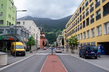 Landquart, İsviçre - 26 Temmuz 2023: İsviçre 'nin Graubunden kantonundaki Landquart bölgesinin bir belediye ve başkenti olan Landquart caddesi.