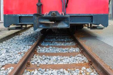 Appenzeller Bahnen 'in turist panoramik vagonunun alt kısmı, Appenzell, St. Gallen ve Thurgau kantonlarında demiryolu işleten İsviçreli bir demiryolu şirketi..