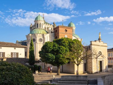 Ars, Fransa - 13 Ekim 2023: Aziz John Vianney 'in gömüldüğü Ars' taki Aziz Sixtus Bazilikası