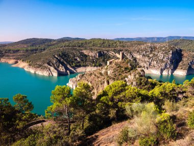 El Grado Gölü, Aragon, İspanya Torreciudad 'dan manzara
