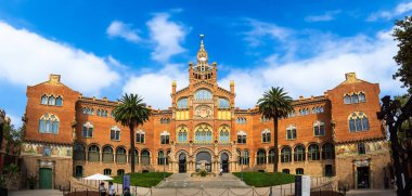 Barcelona, İspanya - 7 Ekim 2023: Dünyanın en büyük Art Nouveau kompleksi Santa Creu i Sant Pau Hastanesi