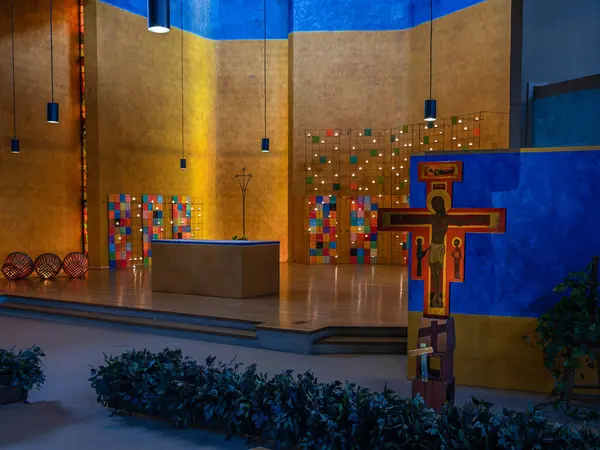 Taize, Fransa - 15 Ekim 2023: Taize 'deki Ekümenik Topluluk Kilisesi - çeşitli Hıristiyan dinlerinin üyeleri için bir ibadet ve meditasyon yeri