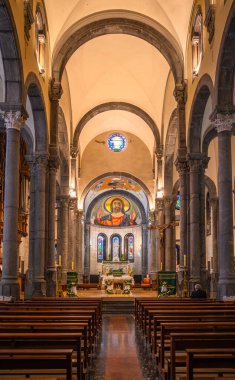 La Salette, Fransa - 1 Ekim 2023: Fransa 'daki Meryem Ana' nın Hacc Bazilikasının İçi