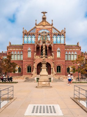 Barcelona, İspanya - 7 Ekim 2023: Dünyanın en büyük Art Nouveau kompleksi Santa Creu i Sant Pau Hastanesi