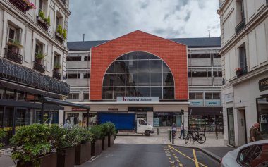 Orleans, Fransa - 10 Ağustos 2023 Orleans 'taki alışveriş merkezi Halles Chatelet