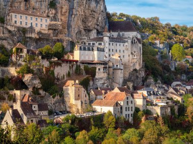 Rocamadour, Fransa - 13 Ekim 2023: Rocamadour, Fransa 'nın Occitanie bölgesinde yer alan bir Fransız komünü..