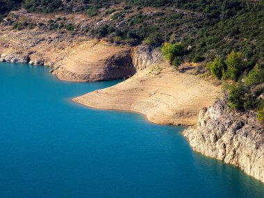 El Grado Gölü, Aragon, İspanya Torreciudad 'dan manzara