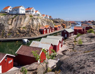 Smogen, İsveç - 24 Mayıs 2023: İskandinav Smogen balıkçı köyü