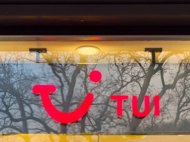 Baden, İsviçre - 3 Ocak 2024: TUI, Uluslararası Turizm Birliği 'nin kısaltmasıdır.