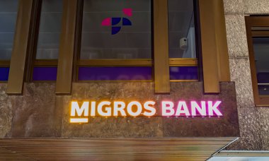 Baden, İsviçre - 3 Ocak 2024: Migros Bank AG, merkezi Zürih 'te bulunan İsviçreli perakende şirketi Migros' un yan kuruluşudur.