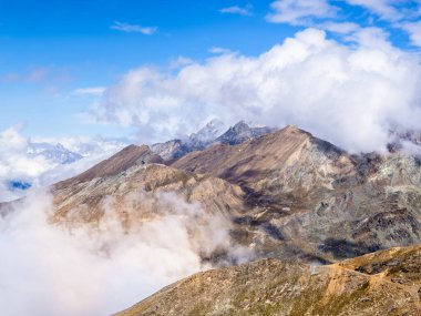 Valais Kantonu 'ndaki Zermatt' ın yukarısındaki Gornergrat 'taki Idyllic İsviçre dağ manzarası