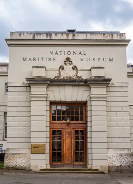 Londra, Birleşik Krallık - 26 Şubat 2024: Greenwich, Londra 'daki Ulusal Denizcilik Müzesi, dünyanın en büyük deniz tarihi müzesi olarak kabul edilir..