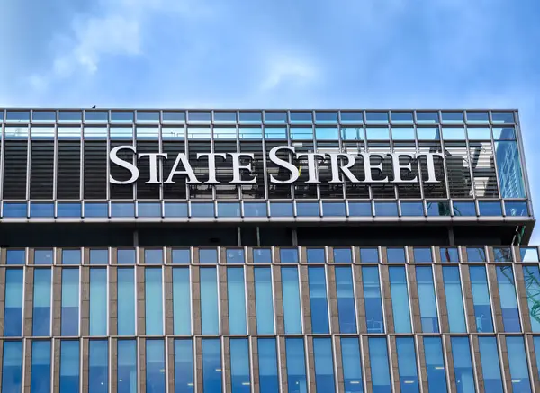 Londres Reino Unido Febrero 2024 State Street Ofrece Servicios Inversión Imagen De Stock