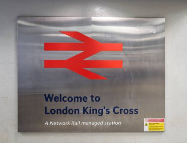 Londra, Birleşik Krallık - 26 Şubat 2024: Network Rail yönetimindeki istasyon - King 's Cross