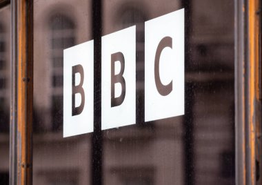 Londra, Birleşik Krallık - 26 Şubat 2024: The British Broadcasting Corporation (BBC), İngiltere 'nin başkenti Londra' daki Broadcasting House 'da yayın yapan İngiliz kamu yayın kuruluşu..