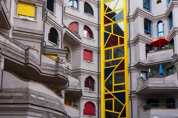 제네바 스위스 2024년 Schtroumph 건축가는 스페인 예술가 Gaudi에서 영감을받은이 거주지를 — 스톡 사진