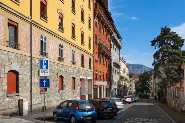 Женева Швейцария Апреля 2024 Года Улица Женеве Старые Дома Красочными — стоковое фото