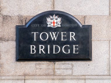 Londra, Birleşik Krallık - 26 Şubat 2024: Tower Bridge, Londra 'daki Thames Nehri üzerindeki bir yol köprüsü..