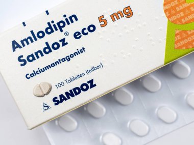 Zürih, İsviçre - 16 Mayıs 2024: Amlodipine, Sandoz şirketinin yüksek tansiyon ve göğüs ağrısı tedavisinde kullandığı kalsiyum kanal blokörü ilacıdır..