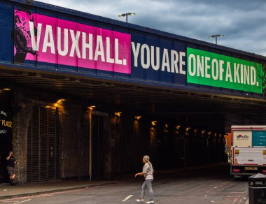 Londra, Birleşik Krallık - 25 Haziran 2024: Vauxhall, sen türünün tek örneğisin.