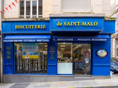 Saint Malo, Fransa - 20 Temmuz 2024: Biscuiterie de Saint-Malo, İngiltere 'nin tarihi kenti Saint-Malo' da bulunan ünlü bir Fransız bisküvi fabrikasıdır..