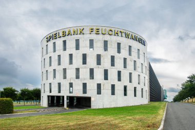 Feuchtwangen, Almanya - 8 Ağustos 2024: Bayerische Spielbank - Casino Feuchtwangen devlet lisanslı kumarhanesinin işletildiği halka açık bir işletmedir.