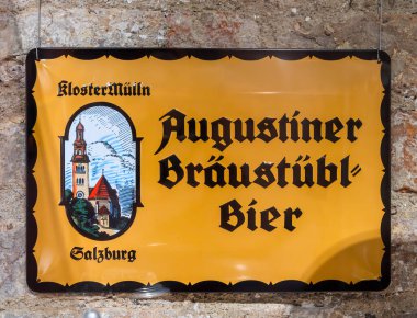 Michaelbeuern, Avusturya - 22 Ekim 2024: The Benedictines in Michaelbeuern 1835 yılında Mulln manastırı ve bira fabrikasını devraldı. Daha sonra üç ortakla genel bir ortaklık haline geldi..