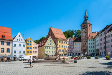 Landsberg am Lech, Almanya - 6 Ağustos 2024: Landsberg am Lech, Almanya 'nın Bavyera eyaletinde yer alan bir şehirdir. Zengin tarihi ve büyüleyici ortaçağ mimarisi ile tanınır.