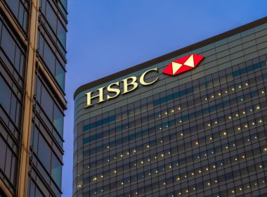 Londra, Birleşik Krallık - 27 Ekim 2024: HSBC - Hong Kong ve Şangay Bankacılık Şirketi dünyanın en büyük bankacılık ve finans hizmetleri kuruluşlarından biridir..