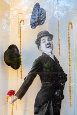 Vevey, İsviçre - 2 Ocak 2025 Klasik bir Charlie Chaplin temalı sergi..