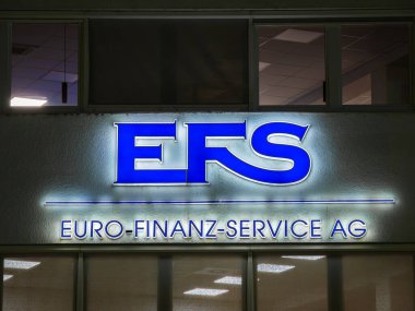 Innsbruck, Avusturya - 20 Mart 2025: EFS Euro Finanz Service Vermittlungs Avusturya genelinde faaliyet gösteren bir finans ve danışmanlık şirketidir