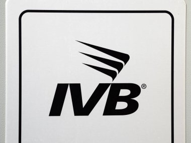 Innsbruck, Avusturya - 21 Mart 2025: IVB Innsbruck 'ta bir toplu taşıma şirketidir. IVB 'nin açılımı Innsbrucker Verkehrsbetriebe und Stubaitalbahn