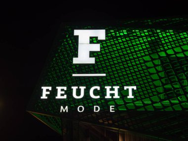 Innsbruck, Avusturya - 20 Mart 2025: Feucht Mode, Innsbruck merkezli bir moda perakendecisi ve butiğidir.