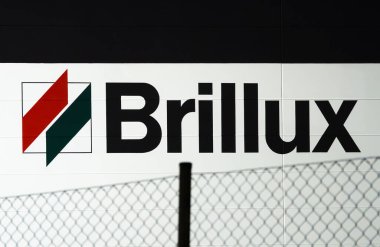 Innsbruck, Avusturya - 20 Mart 2025: Brillux, Almanya 'nın önde gelen boya, kaplama ve yapı malzemeleri üretimi ve dağıtımı şirketlerinden biridir.