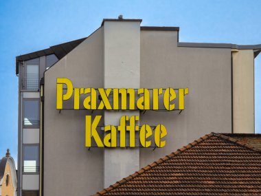 Innsbruck, Avusturya - 21 Mart 2025: Praxmarer Kaffee, özellikle Tyrol bölgesine bağlı bir kahve markası veya karışım anlamına gelir