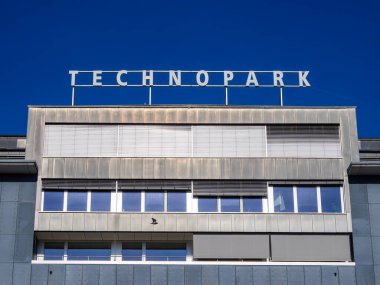 Zürih, İsviçre - 10 Nisan 2025: Zürih 'teki Technopark teknoloji güdümlü girişimler, araştırma kurumları ve şirketler arasındaki işbirliğini teşvik eden bir yenilik merkezidir..