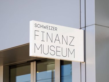 Zürih, İsviçre - 10 Nisan 2025: Schweizer Finanzmuseum (İsviçre Finans Müzesi) İsviçre finans endüstrisi ve borsasının tarihine ve evrimine adanmış bir müzedir..