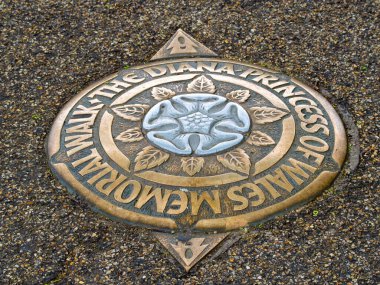 London, United Kingdom - May 26, 2025: A bronze memorial plaque dedicated to Diana, Princess of Wales, set in a stone pathway. The plaque features a rose design and inscriptions honoring her legacy.