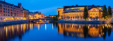  Turuncu tuğlalı modern apartman binaları