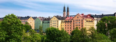  Turuncu tuğlalı modern apartman binaları