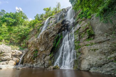 Khlong Lan Şelalesi 'nin güzel manzarası..
