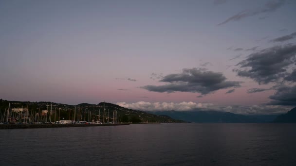 夕阳西下天空 水和船的景观 瑞士普利 平静的场景 — 图库视频影像