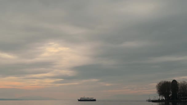 Boot Varen Het Water Een Zwitsers Excursie Schip Zeilen Het — Stockvideo