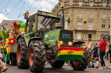 Lozan, Vaud Canton, İsviçre - 14 Mayıs 2023: SWitness ZERLAND: 2023 Lozan Karnavalı katılımcıları.