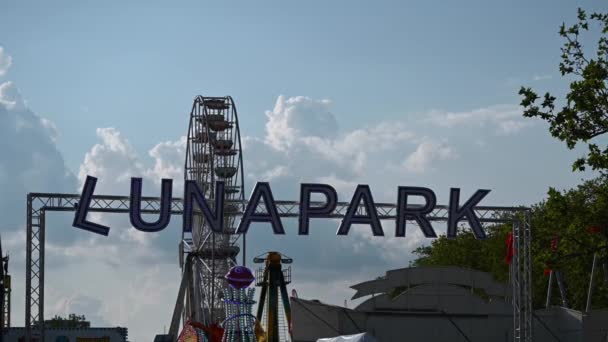 瑞士沃州洛桑 2023年6月4日 Luna Park的实时处理 阳光明媚的游乐园 — 图库视频影像